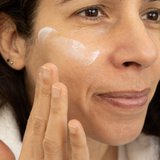 MoisturizingFaceCreamApplication_GlowJarBeauty